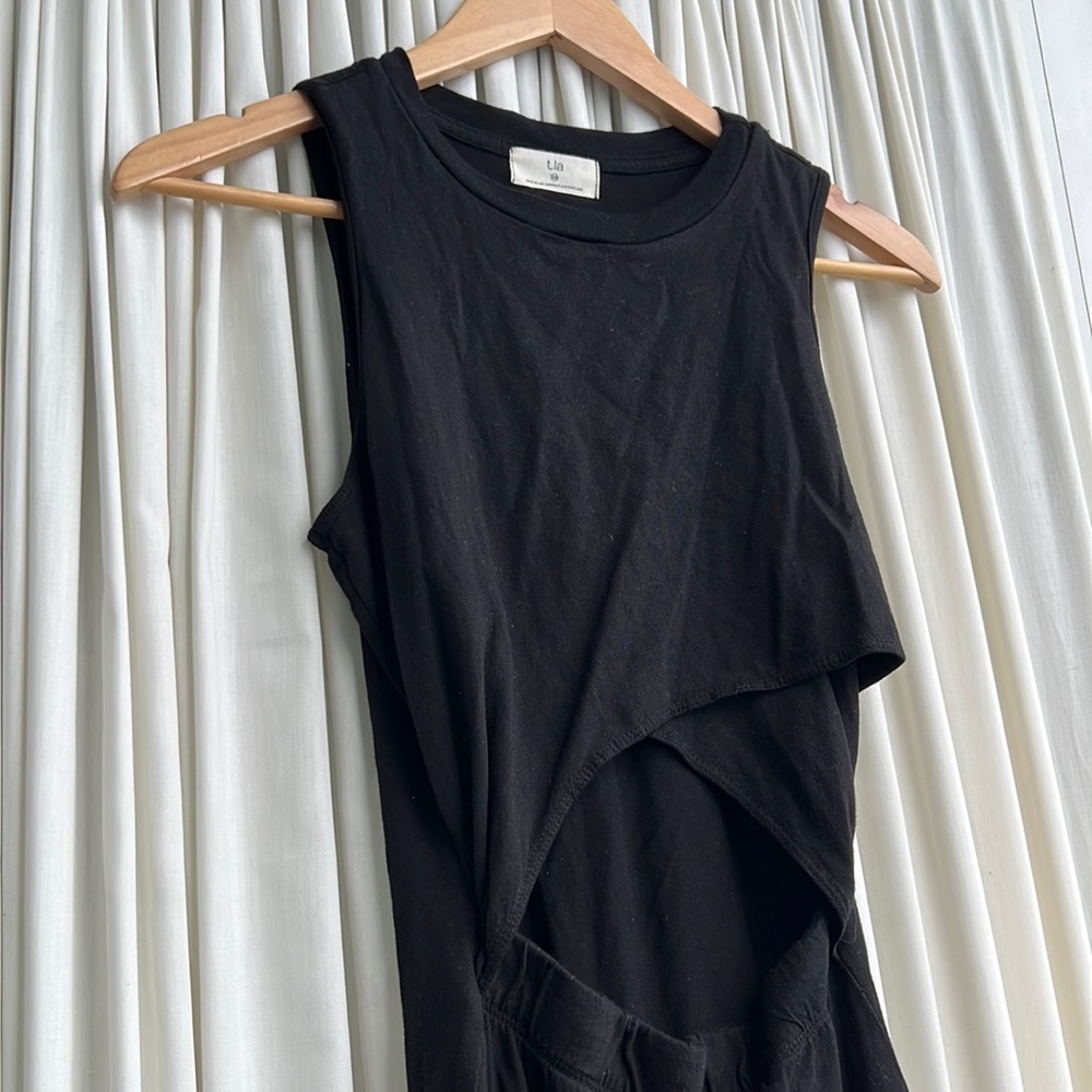 T.LA - XS - Black dress w cutout, super easy to throw on top of any swimsuit